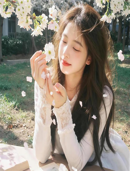 幕后探秘《黑暗中的自由》：色彩的运用技巧与情绪传达 感受创作的魅力与挑战